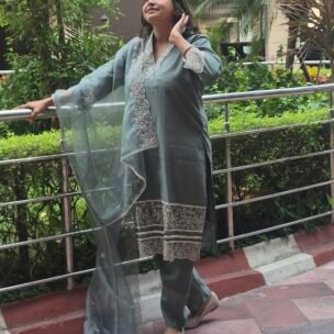 Royal Green Hand Embroidery 3 Piece Suit Set - Image 7
