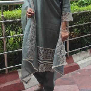 Royal Green Hand Embroidery 3 Piece Suit Set - Image 4