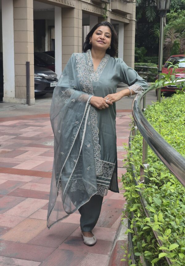 Royal Green Hand Embroidery 3 Piece Suit Set
