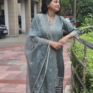 Royal Green Hand Embroidery 3 Piece Suit Set - Image 3