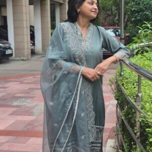 Royal Green Hand Embroidery 3 Piece Suit Set - Image 3