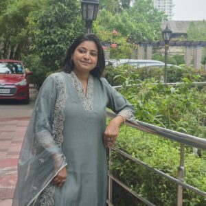 Royal Green Hand Embroidery 3 Piece Suit Set - Image 2