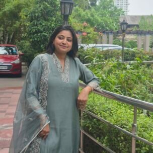 Royal Green Hand Embroidery 3 Piece Suit Set - Image 2