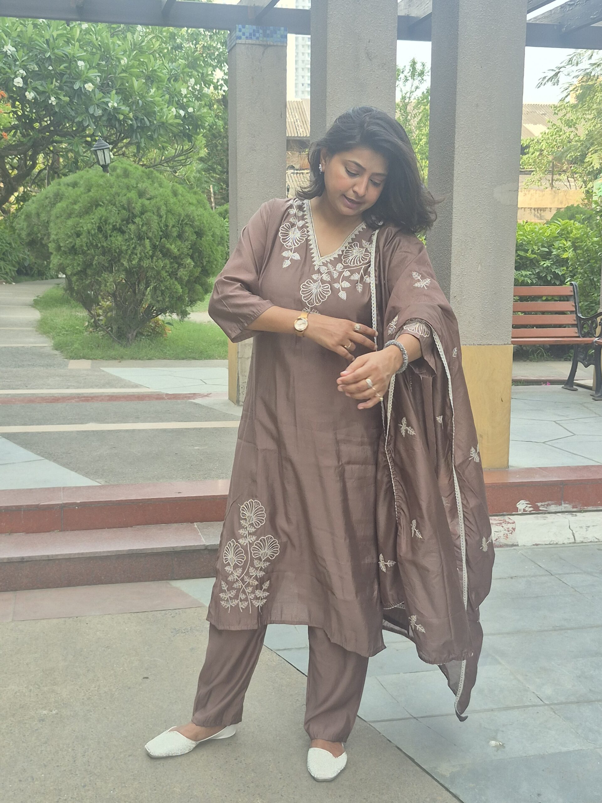 Magnificent Brown 3 Piece Suit Set - Image 7