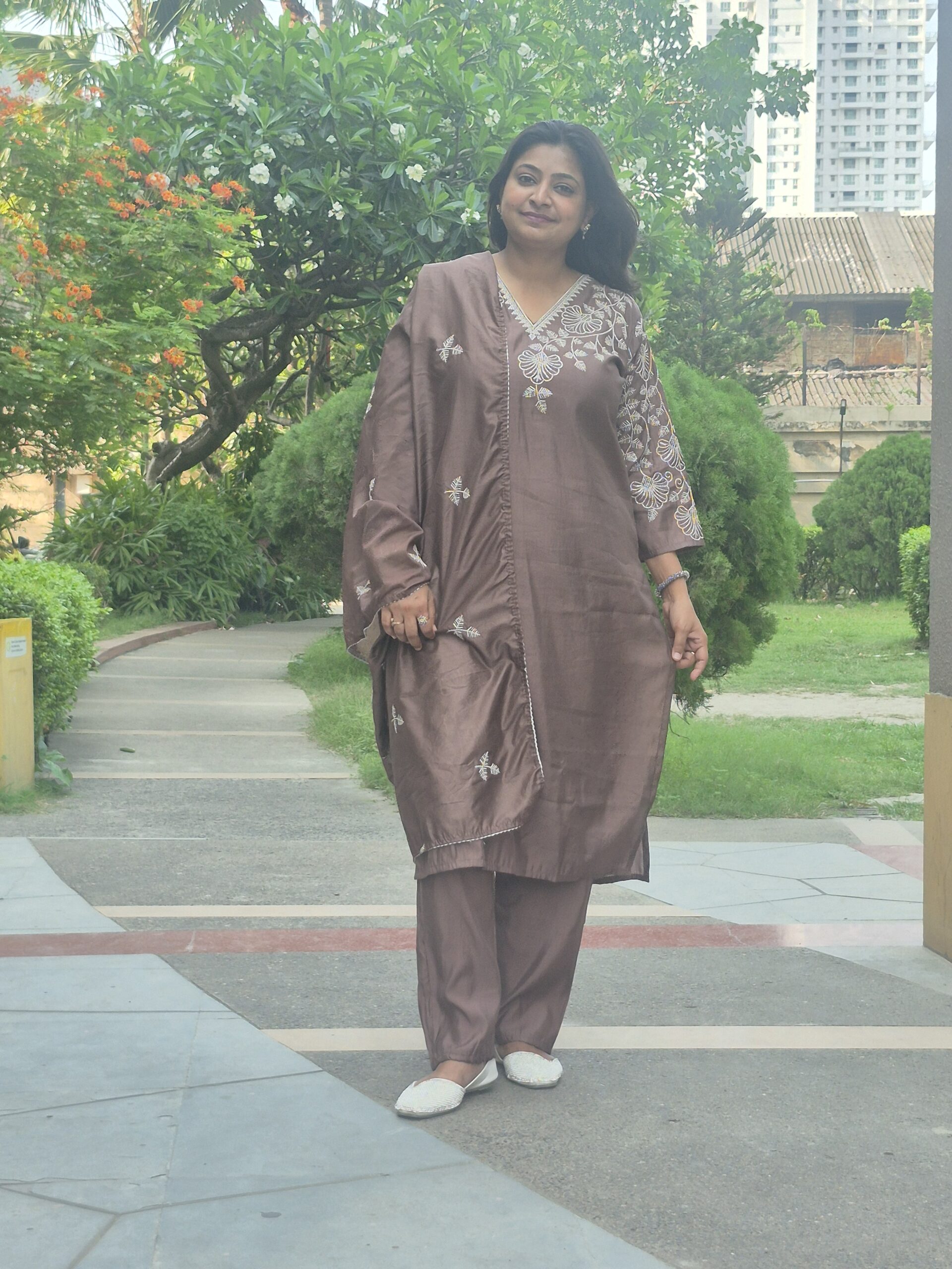Magnificent Brown 3 Piece Suit Set - Image 4