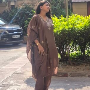 Magnificent Brown 3 Piece Suit Set - Image 5