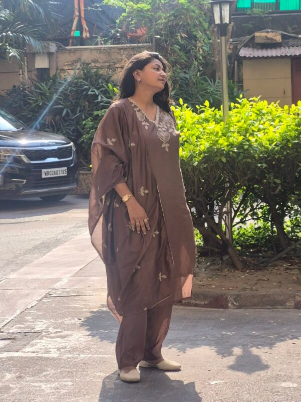 Magnificent Brown 3 Piece Suit Set