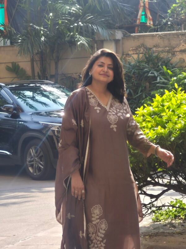Magnificent Brown 3 Piece Suit Set
