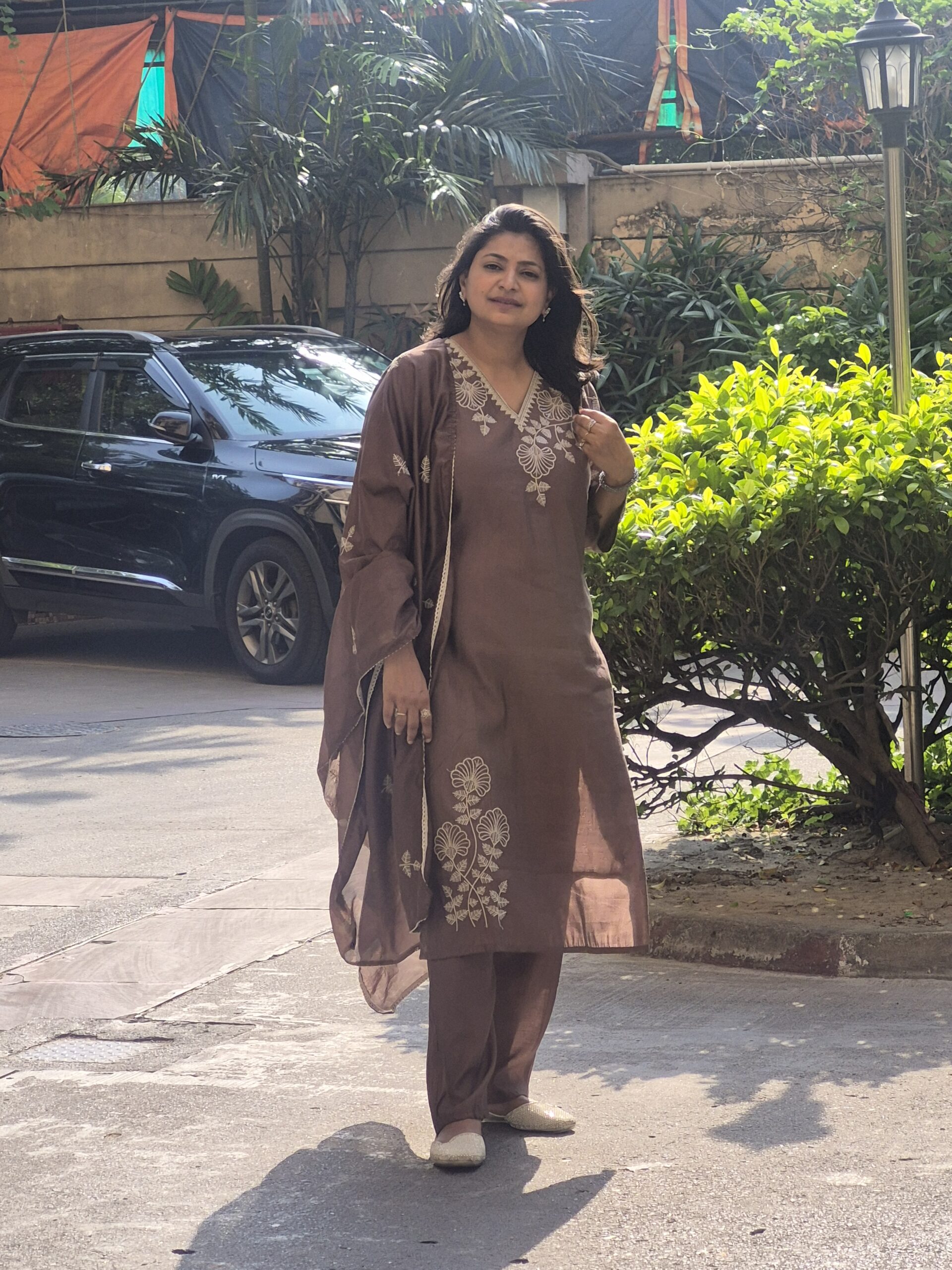 Magnificent Brown 3 Piece Suit Set - Image 1